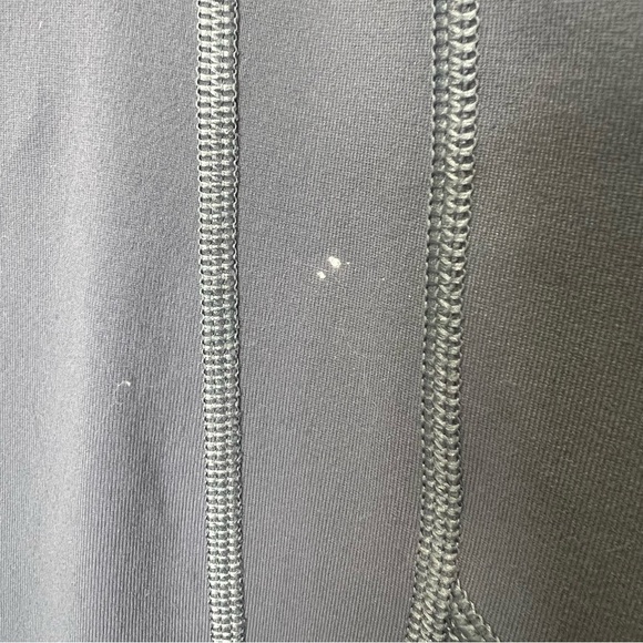 Victoria's Secret Sport Grey Capri Leggings Size Medium - Picture 5 of 8